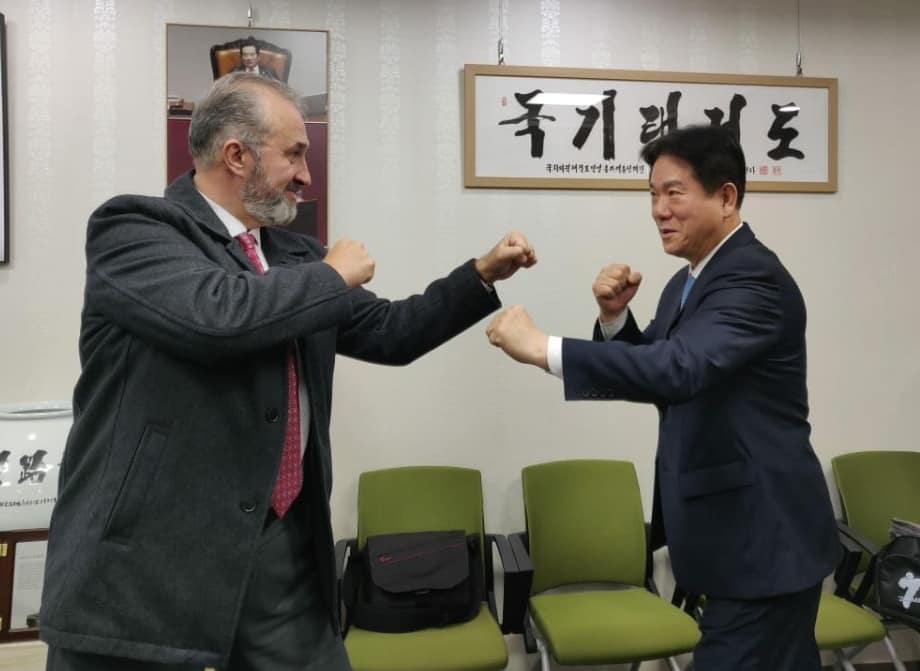 GM Aroldo Martins e GM Lee Dong Sup